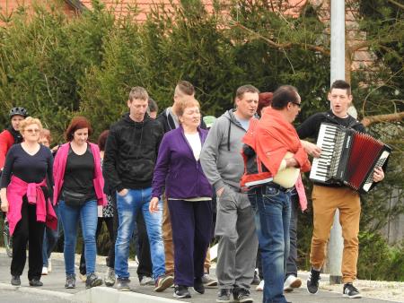 Pohod po novozgrajenih pločnikih 7